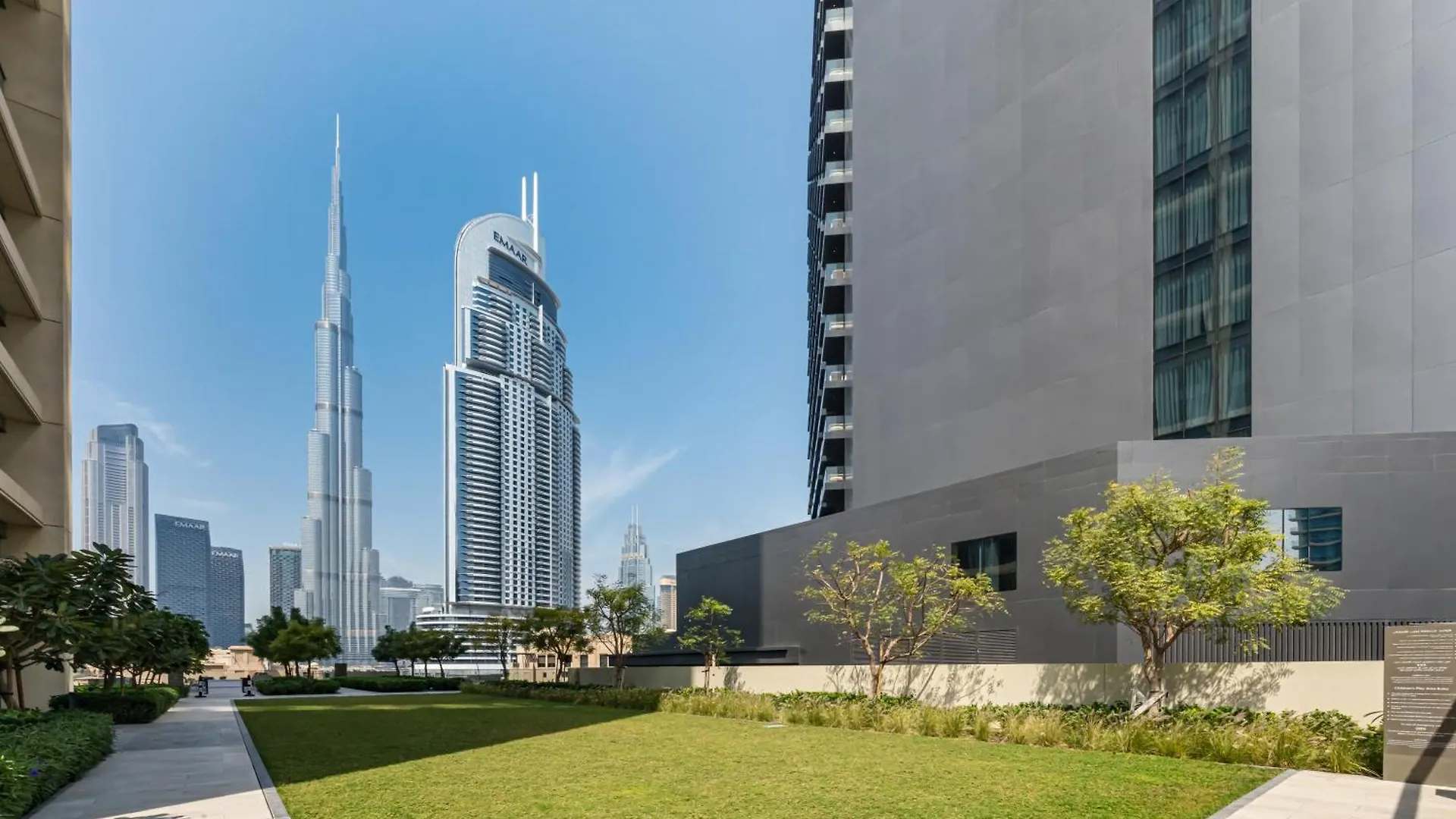 Al-Fannan At Burj Royale - Best Downtown Dubai City View - Brand New Luxury 1 Bedroom Apartment