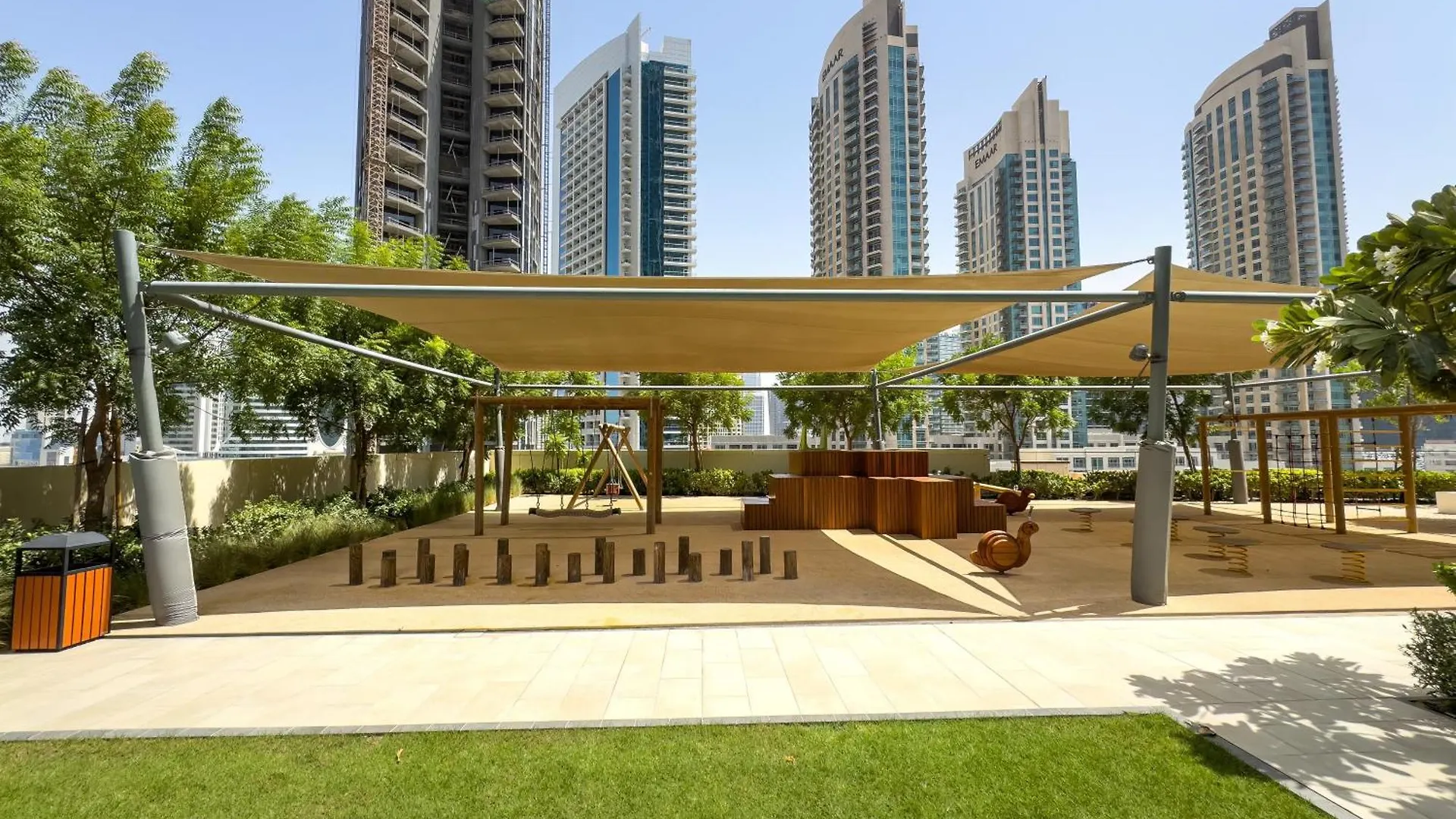 Al-Fannan At Burj Royale - Best Downtown Dubai City View - Brand New Luxury 1 Bedroom Apartment 0*,  United Arab Emirates