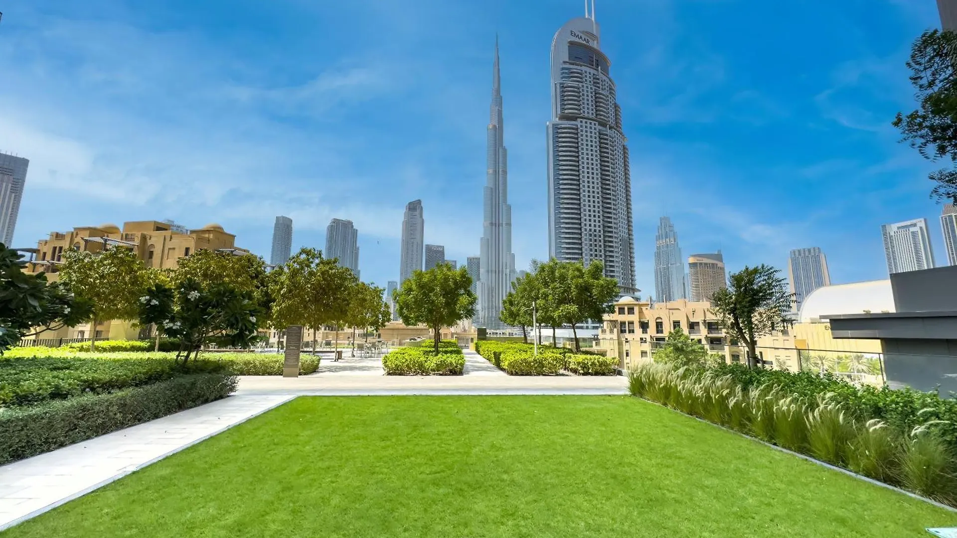 Al-Fannan At Burj Royale - Best Downtown Dubai City View - Brand New Luxury 1 Bedroom Apartment