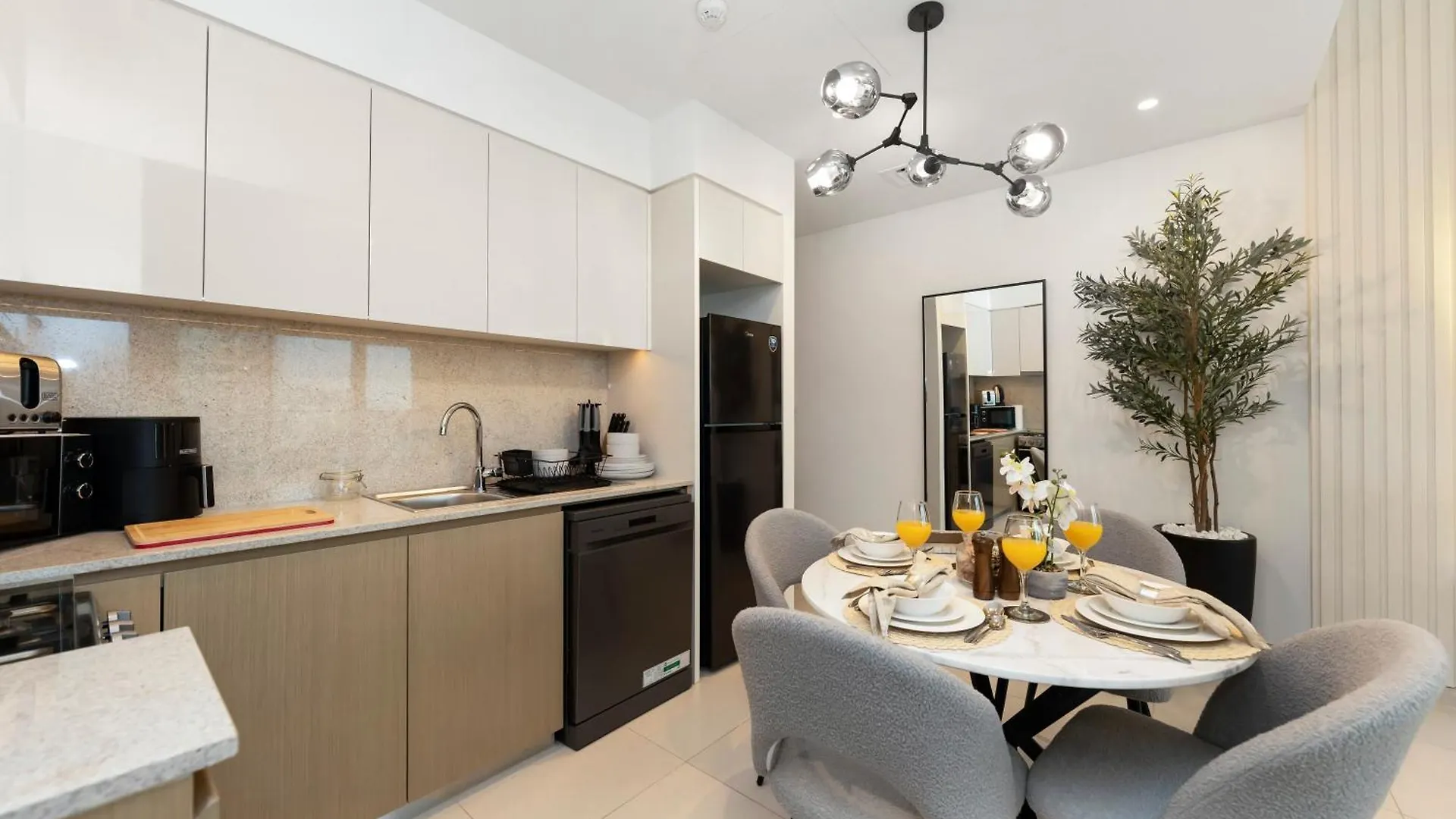 Al-Fannan At Burj Royale - Best Downtown Dubai City View - Brand New Luxury 1 Bedroom Apartment