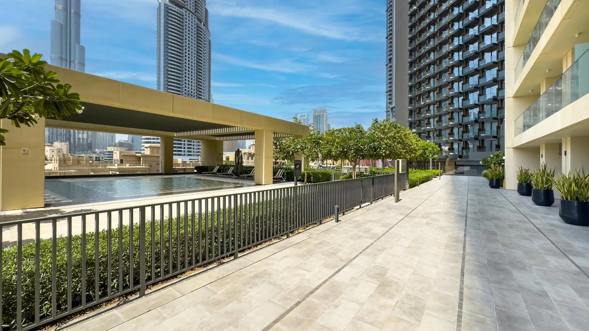 Al-Fannan At Burj Royale - Best Downtown Dubai City View - Brand New Luxury 1 Bedroom Apartment 0*,