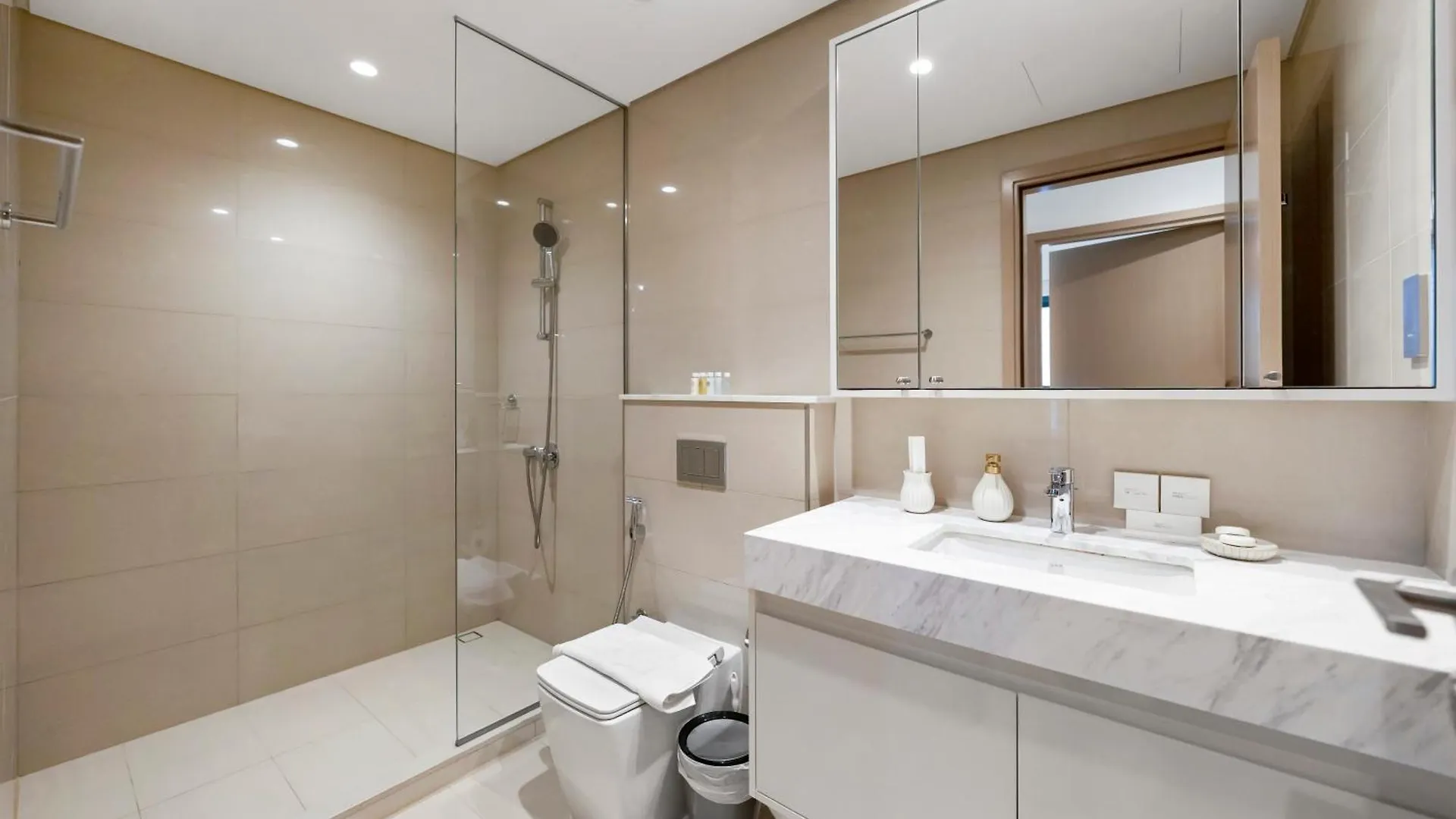 Al-Fannan At Burj Royale - Best Downtown Dubai City View - Brand New Luxury 1 Bedroom Apartment United Arab Emirates