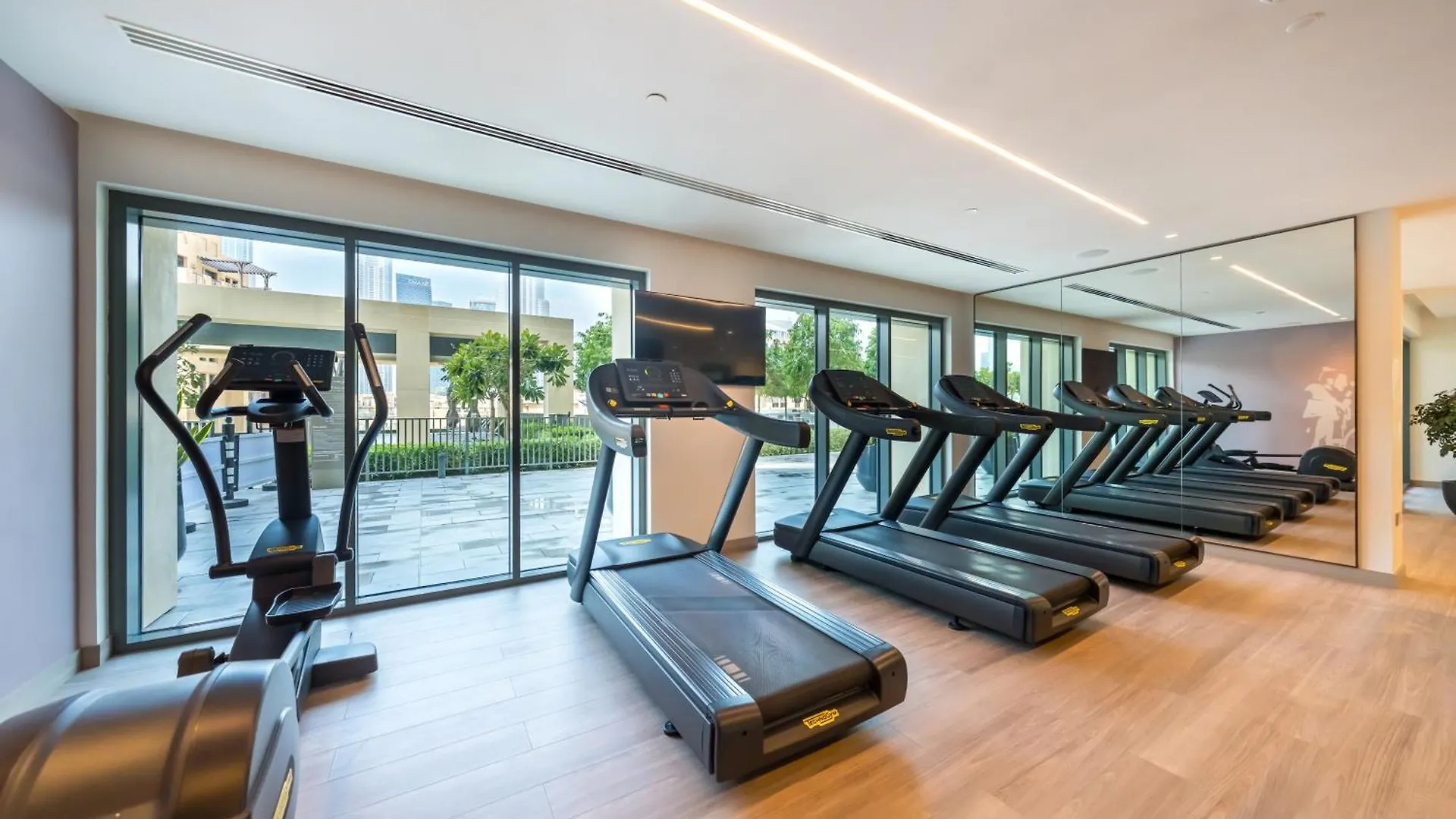 Al-Fannan At Burj Royale - Best Downtown Dubai City View - Brand New Luxury 1 Bedroom Apartment