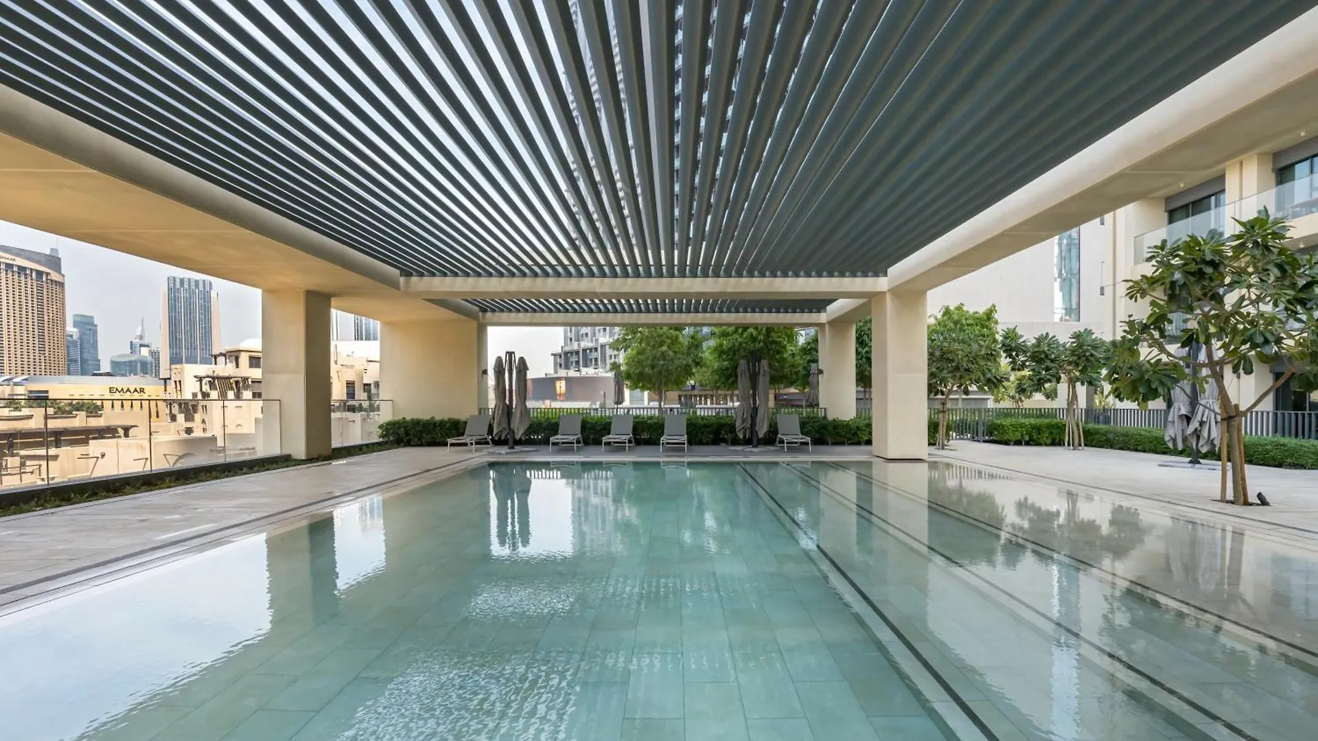 Al-Fannan At Burj Royale - Best Downtown Dubai City View - Brand New Luxury 1 Bedroom Apartment 0*,  United Arab Emirates