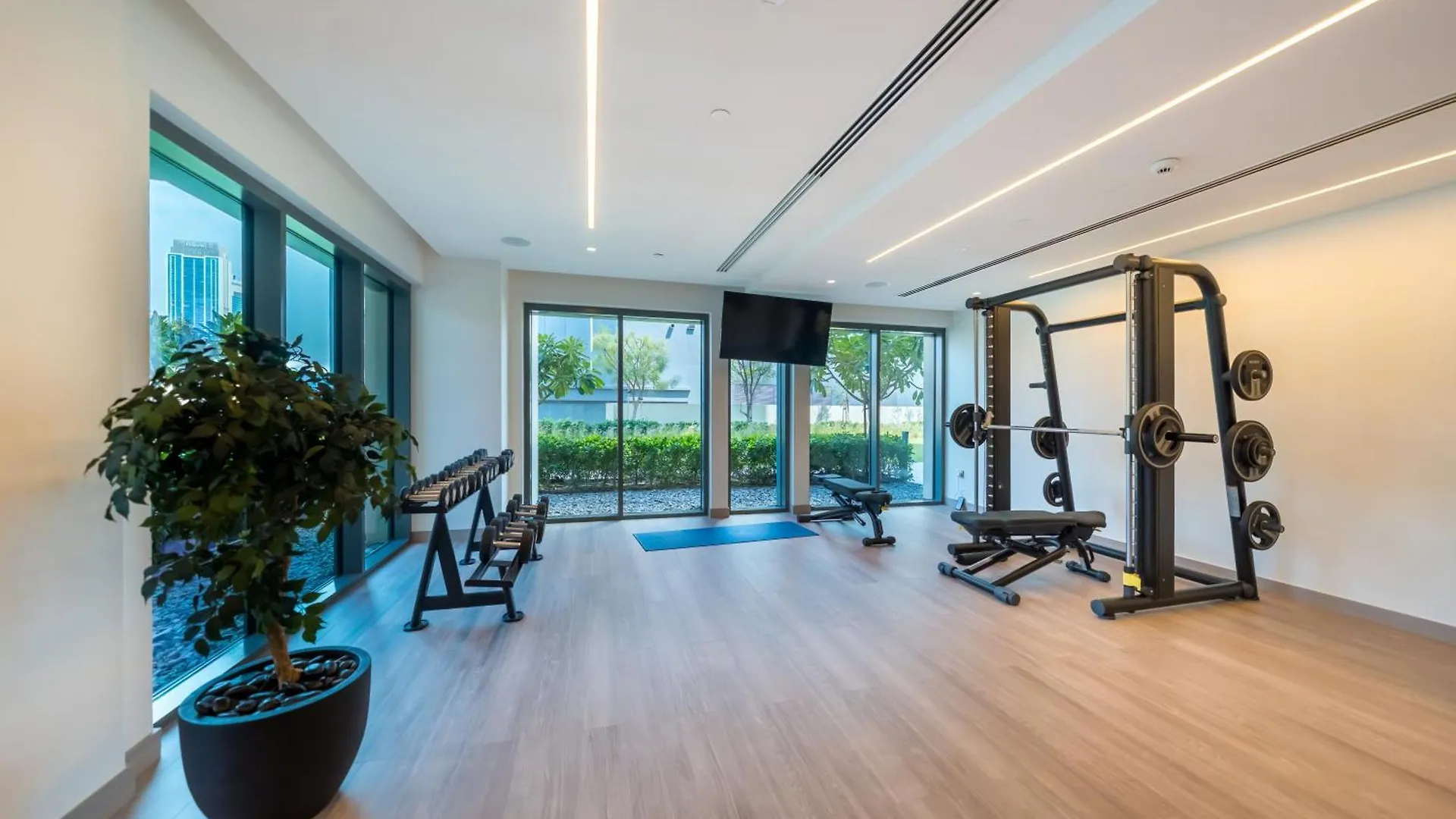 Al-Fannan At Burj Royale - Best Downtown Dubai City View - Brand New Luxury 1 Bedroom Apartment 0*,  United Arab Emirates