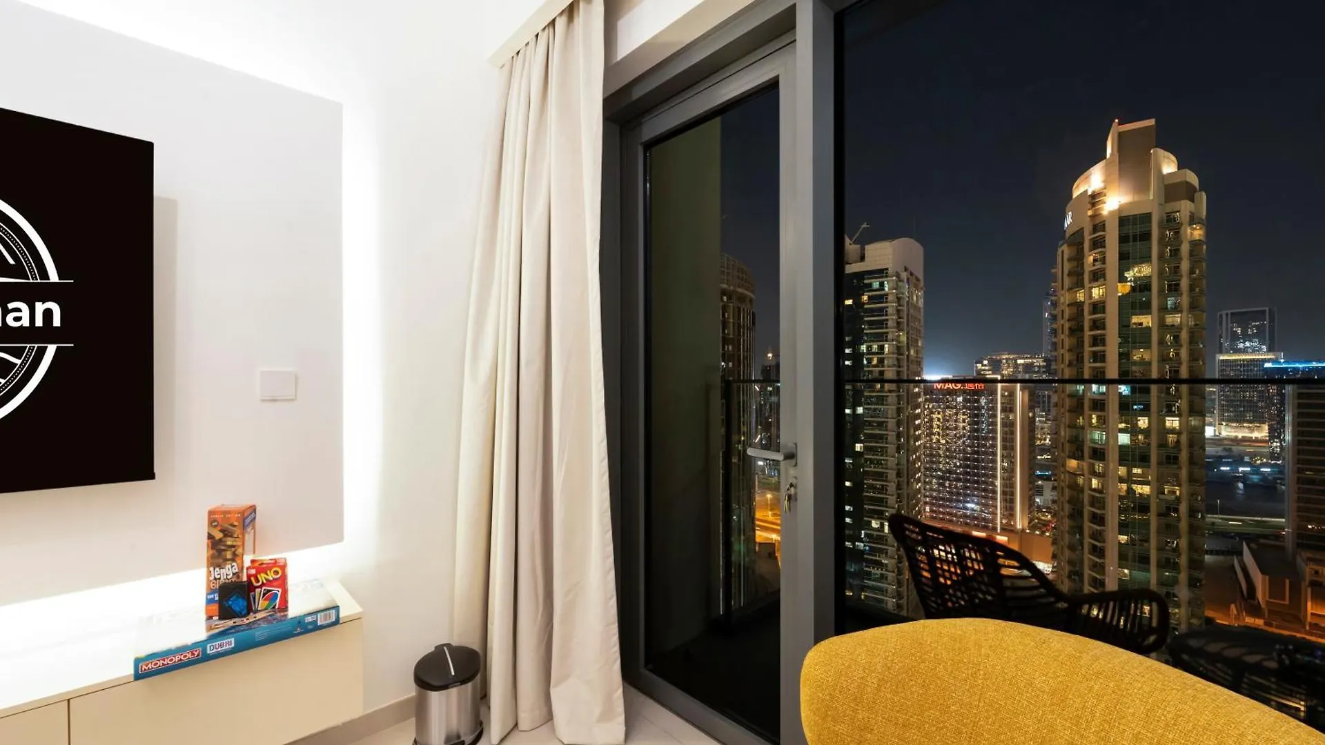 Al-Fannan At Burj Royale - Best Downtown Dubai City View - Brand New Luxury 1 Bedroom Apartment 0*,  United Arab Emirates
