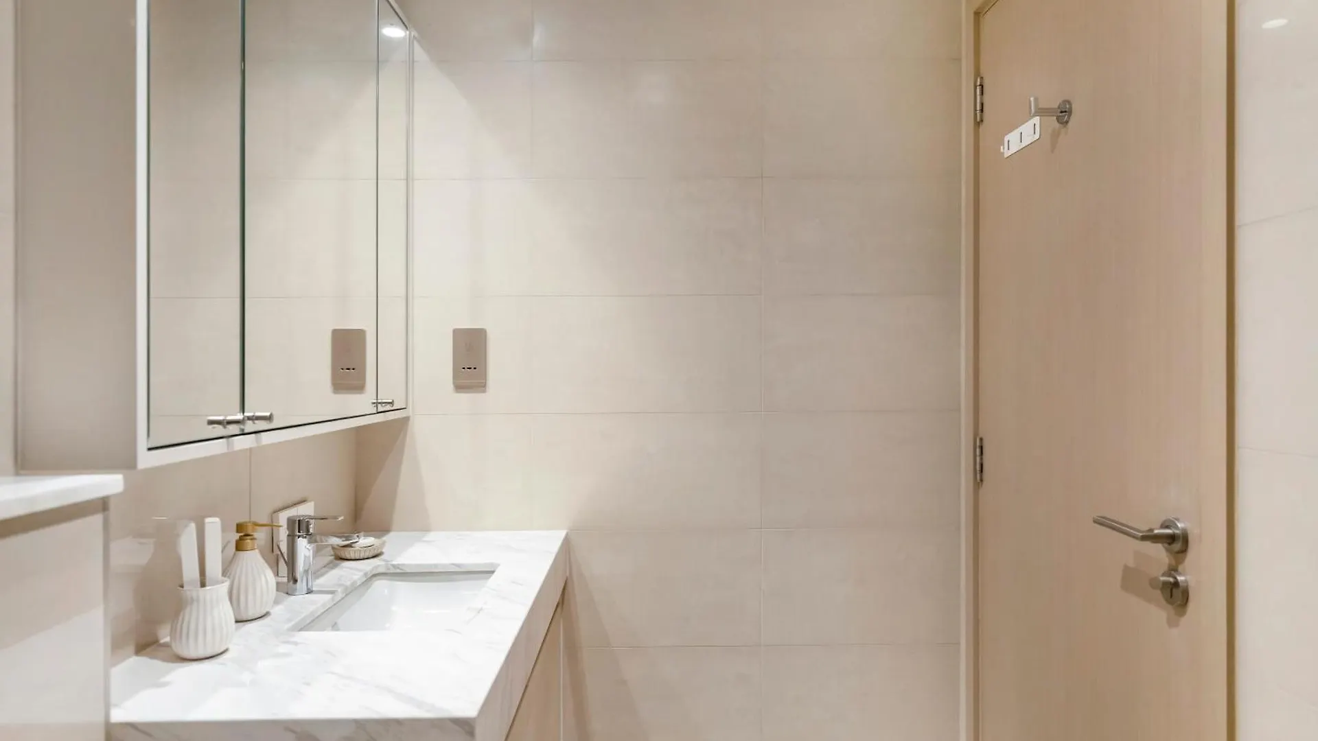 Al-Fannan At Burj Royale - Best Downtown Dubai City View - Brand New Luxury 1 Bedroom Apartment