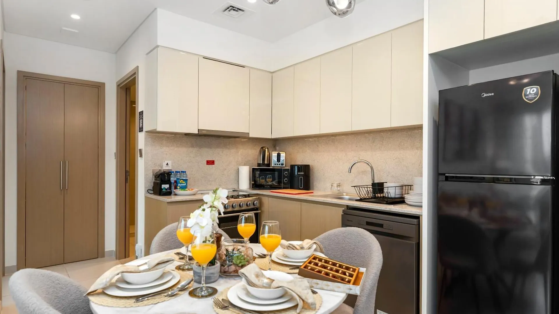 Al-Fannan At Burj Royale - Best Downtown Dubai City View - Brand New Luxury 1 Bedroom Apartment